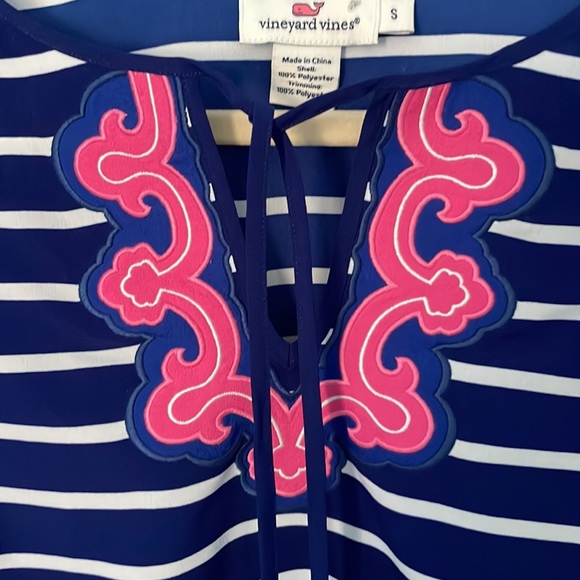 🎉HP🎉 Vineyard Vines Top - Picture 2 of 3